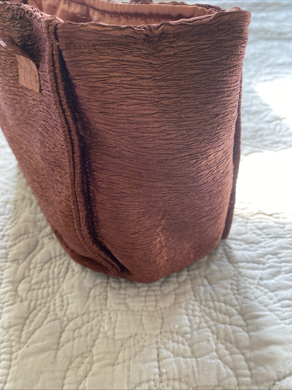 Jim Thompson Silk Mini Tote in Iridescent Rust Brown/ Deep Blush Pink Drawstring - Picture 7 of 16